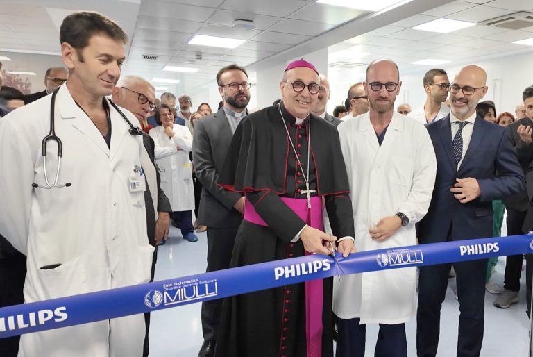 polo-angiografico-miulli-taglio-nastro_